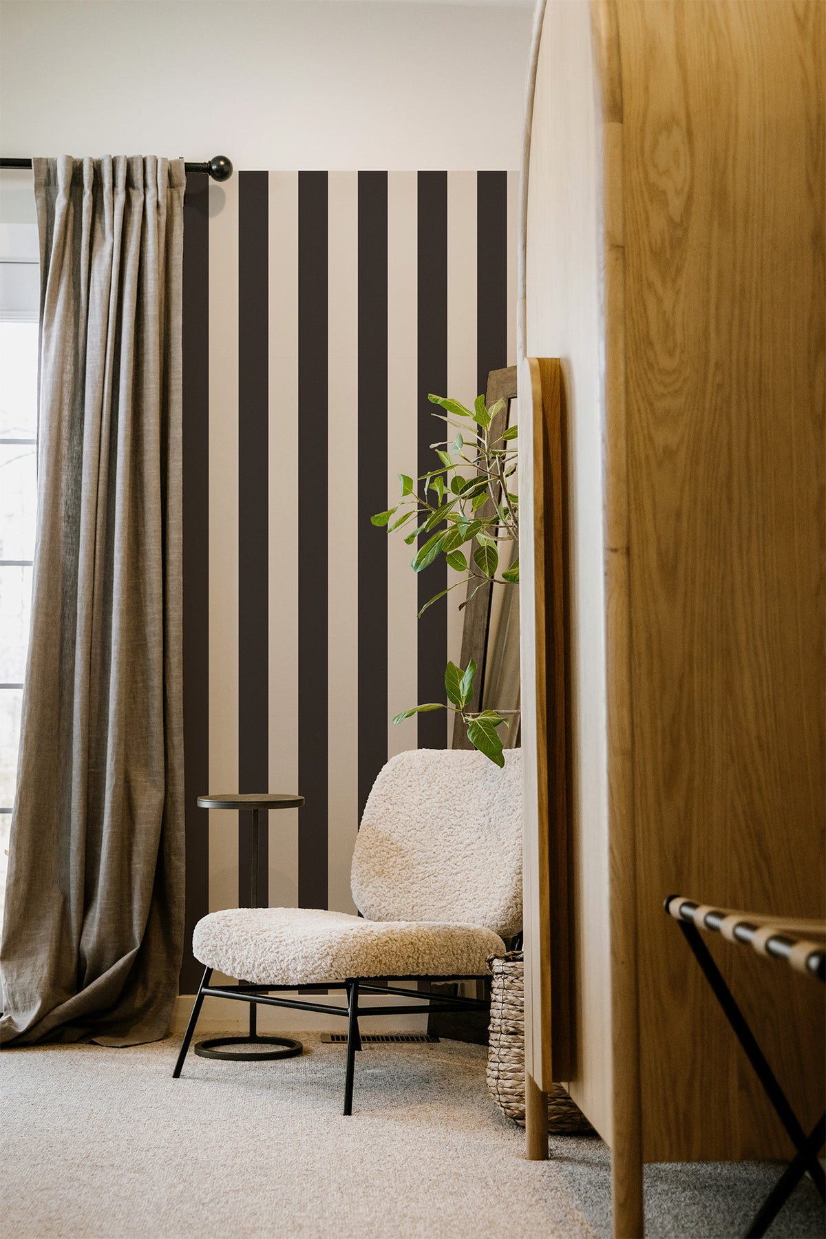 Symmetrical Stripes | Off Black